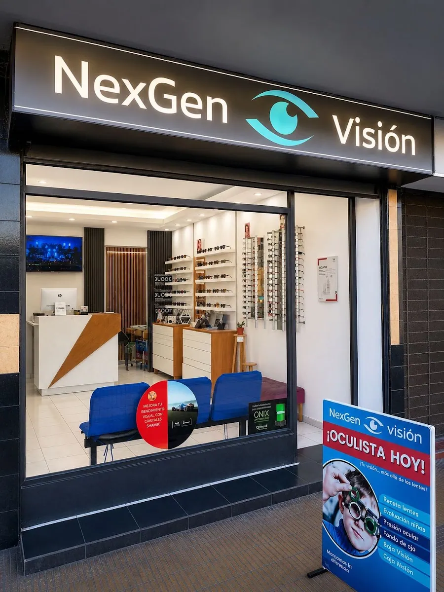 Fachada de NexGen Visión de noche