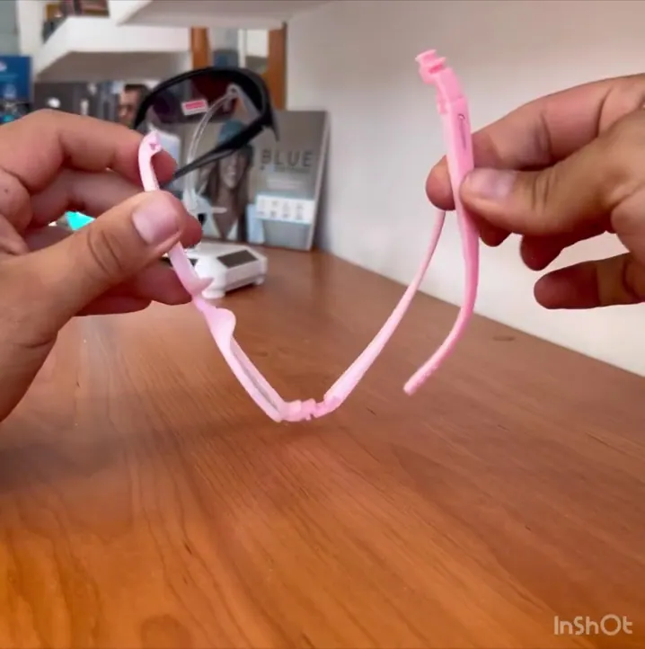 Marco flexible para niños doblándose sin romperse